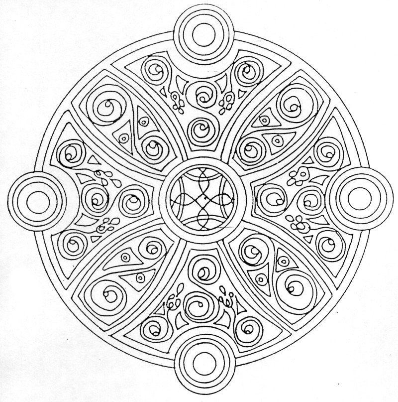 Très joli mandala avec plusieurs cercles à l’extérieur de celui-ci. Figure aussi d'autres formes géométrique (Triangle, losange) ainsi que des fleurs. Niveau Normal.